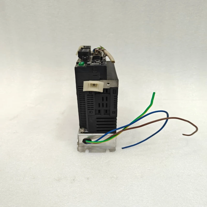 Omron R88D-KN04H-ECT Servo Drive | AC Servo Driver for Industrial Automation thumbnail 2